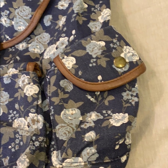 Backpack - Picture 3 of 6